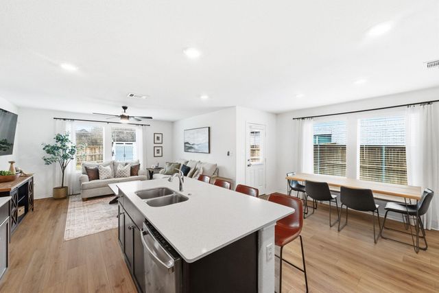 200 George Neggan LN, Bastrop, TX 78602