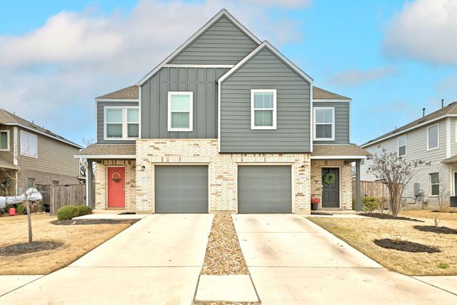 200 George Neggan LN, Bastrop, TX 78602