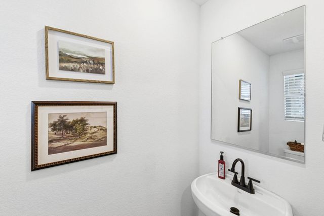 200 George Neggan LN, Bastrop, TX 78602