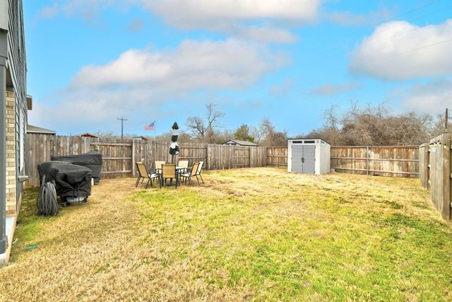 200 George Neggan LN, Bastrop, TX 78602