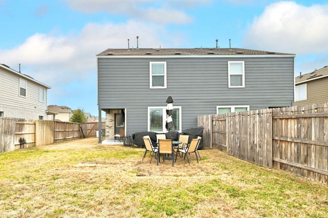 200 George Neggan LN, Bastrop, TX 78602