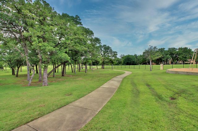 200 George Neggan LN, Bastrop, TX 78602
