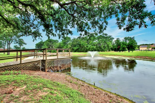 200 George Neggan LN, Bastrop, TX 78602