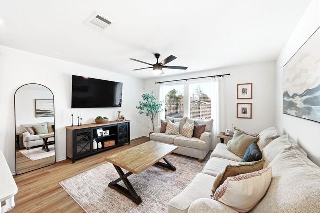 200 George Neggan LN, Bastrop, TX 78602