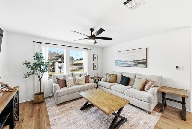 200 George Neggan LN, Bastrop, TX 78602