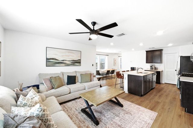 200 George Neggan LN, Bastrop, TX 78602