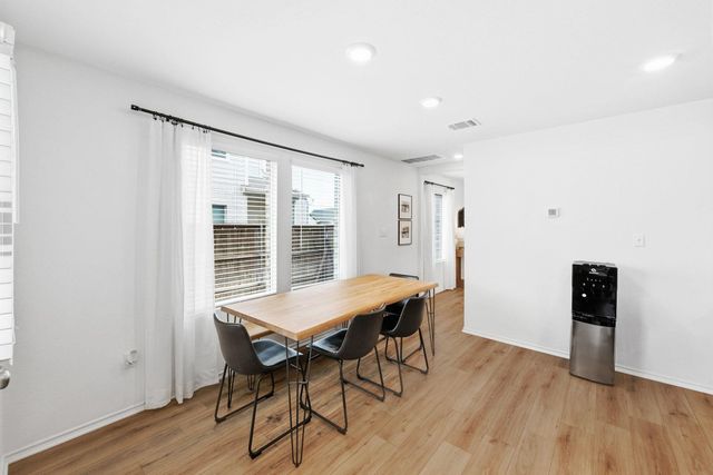 200 George Neggan LN, Bastrop, TX 78602