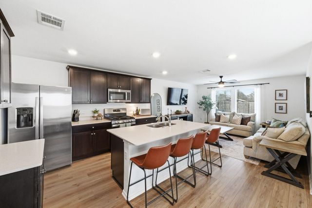 200 George Neggan LN, Bastrop, TX 78602