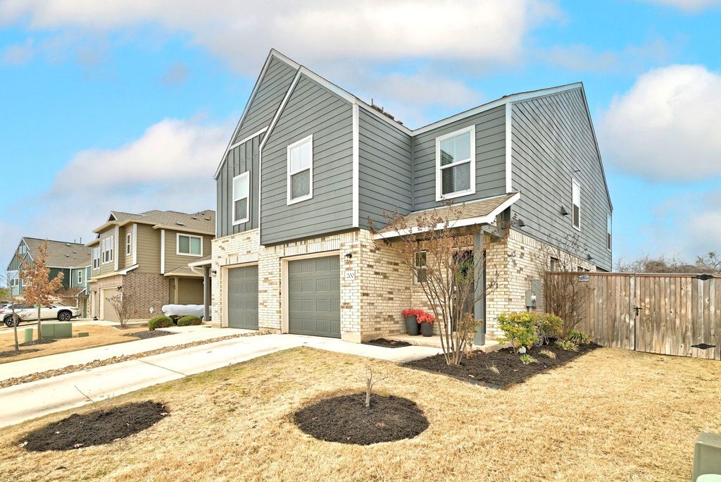 200 George Neggan LN, Bastrop, TX 78602