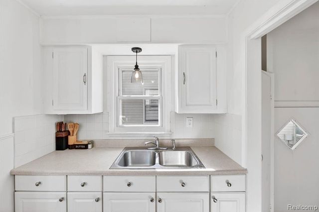 612 Mayflower Avenue, Lincoln Park, MI 48146