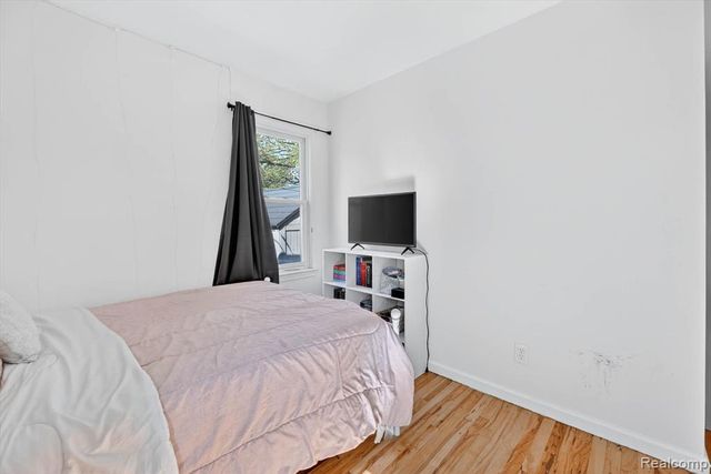 612 Mayflower Avenue, Lincoln Park, MI 48146