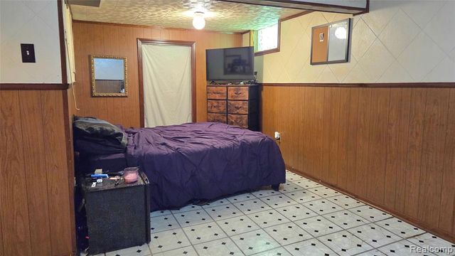 612 Mayflower Avenue, Lincoln Park, MI 48146