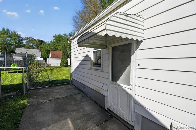 612 Mayflower Avenue, Lincoln Park, MI 48146