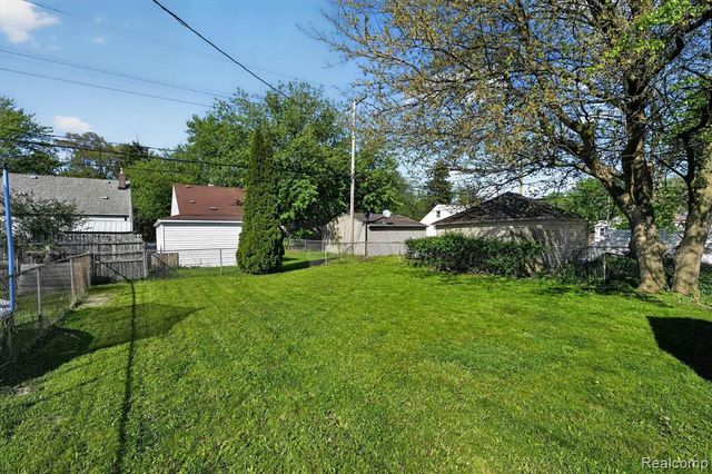 612 Mayflower Avenue, Lincoln Park, MI 48146