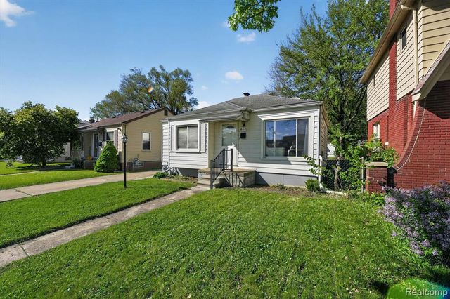 612 Mayflower Avenue, Lincoln Park, MI 48146