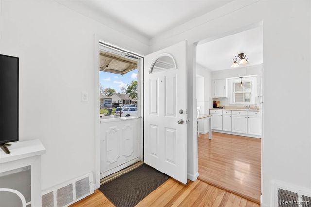 612 Mayflower Avenue, Lincoln Park, MI 48146