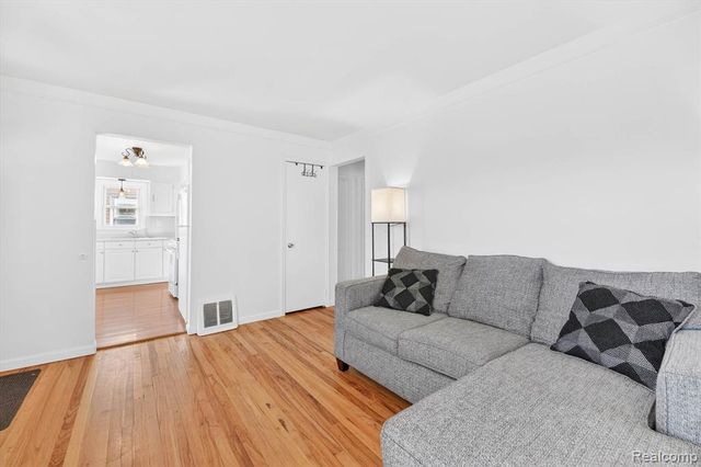 612 Mayflower Avenue, Lincoln Park, MI 48146
