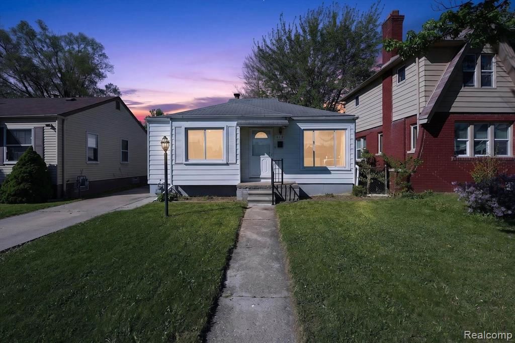 612 Mayflower Avenue, Lincoln Park, MI 48146