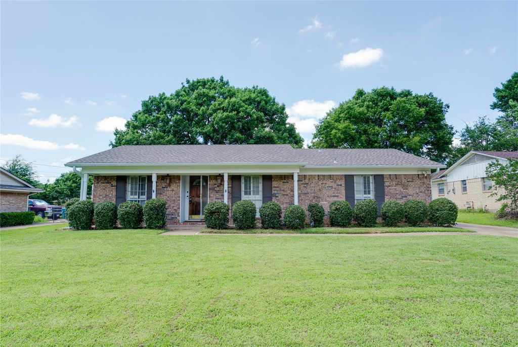 615 Oxford Drive, Sherman, TX 75092