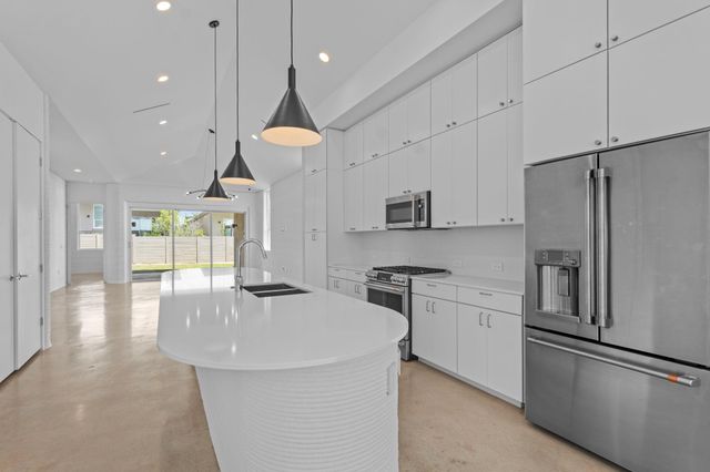 109 Rough Creek RD, Georgetown, TX 78628