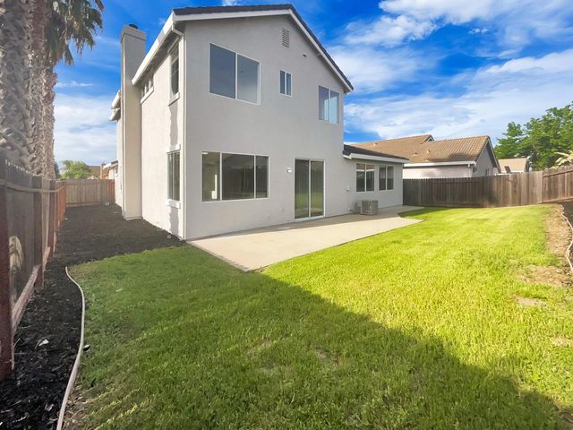 4 Niebaum Ct, Elk Grove, CA 95758