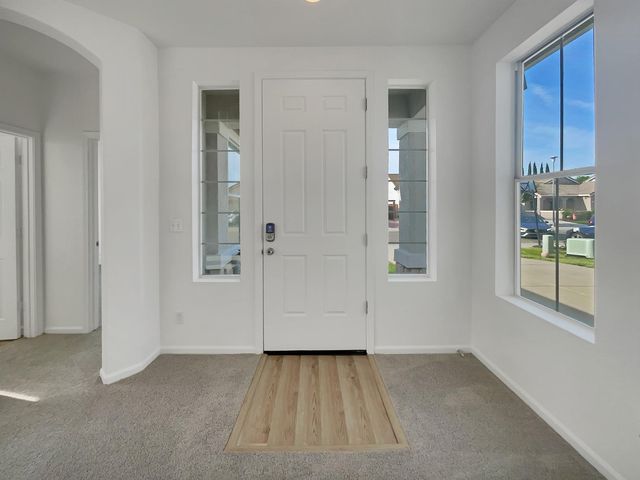 4 Niebaum Ct, Elk Grove, CA 95758