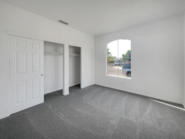 4 Niebaum Ct, Elk Grove, CA 95758