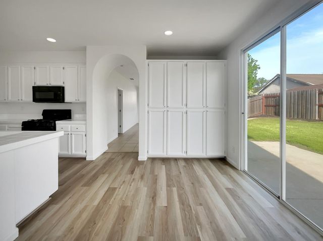 4 Niebaum Ct, Elk Grove, CA 95758