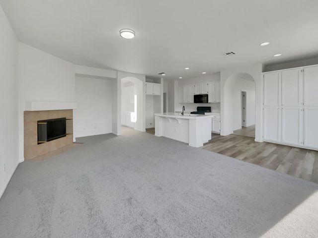 4 Niebaum Ct, Elk Grove, CA 95758