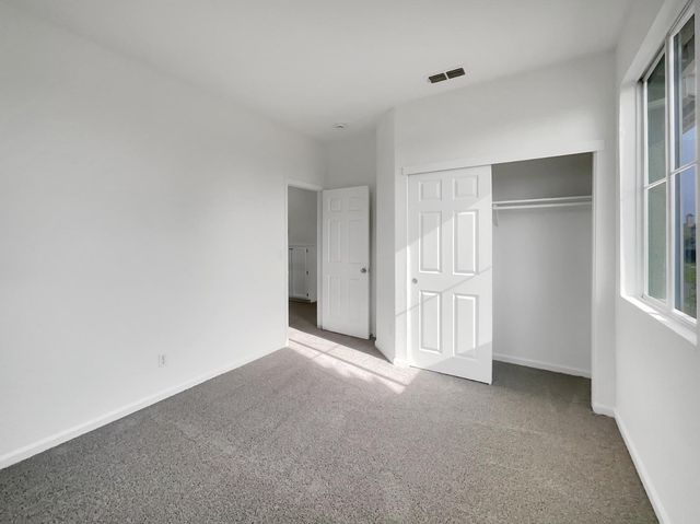4 Niebaum Ct, Elk Grove, CA 95758