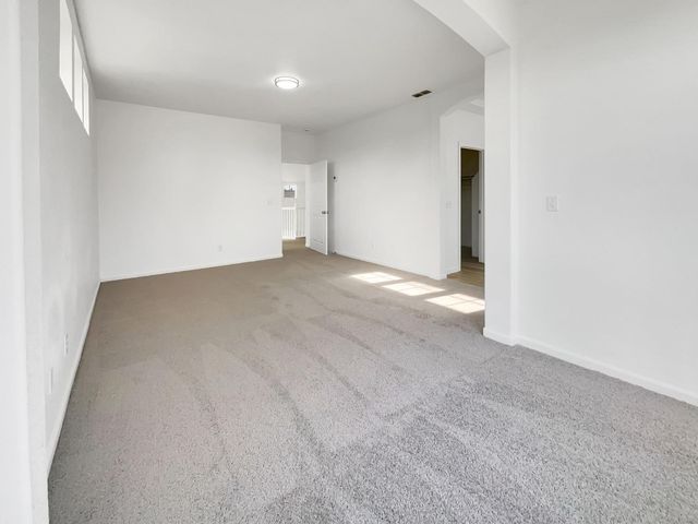4 Niebaum Ct, Elk Grove, CA 95758