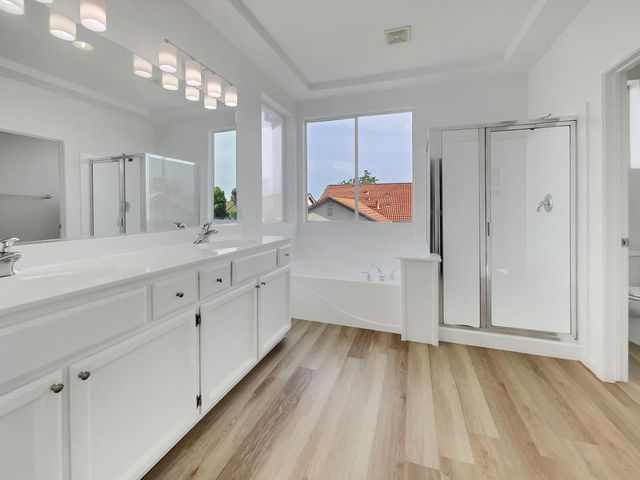 4 Niebaum Ct, Elk Grove, CA 95758