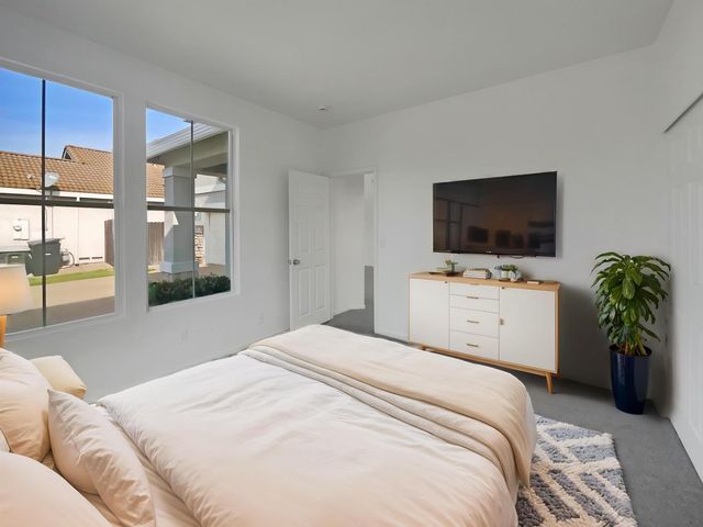 4 Niebaum Ct, Elk Grove, CA 95758