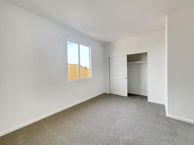 4 Niebaum Ct, Elk Grove, CA 95758