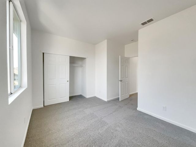 4 Niebaum Ct, Elk Grove, CA 95758