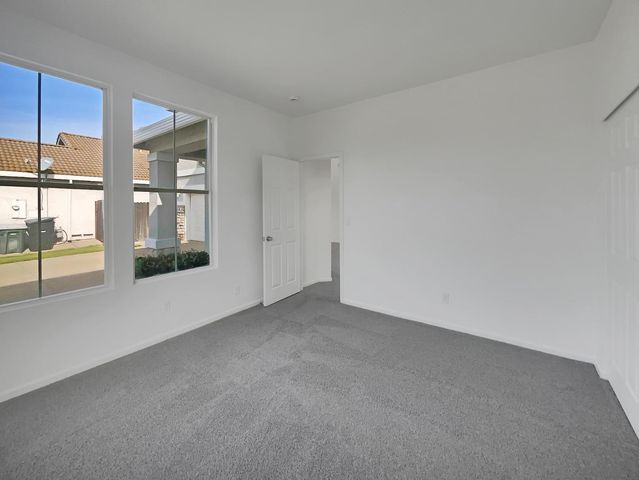 4 Niebaum Ct, Elk Grove, CA 95758