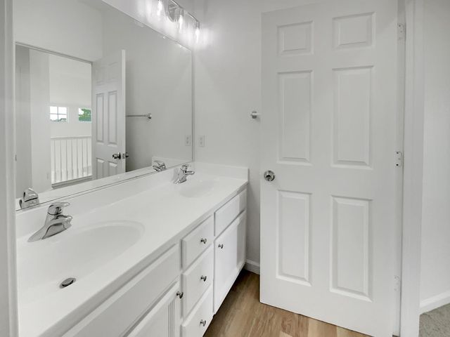 4 Niebaum Ct, Elk Grove, CA 95758