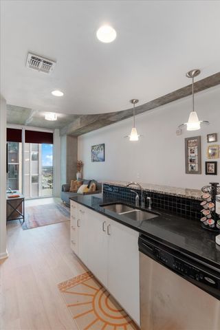 415 Church St Apt 2109, Nashville, TN 37219