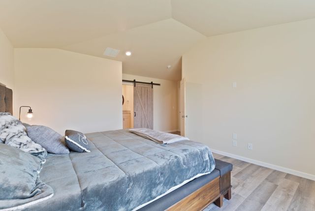 27907 N Bruce Rd, Chattaroy, WA 99003