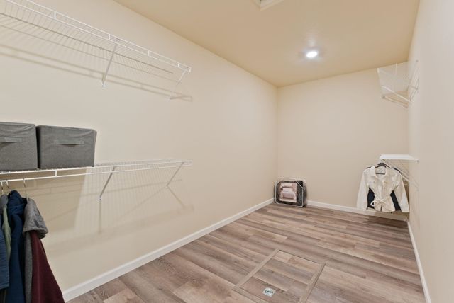 27907 N Bruce Rd, Chattaroy, WA 99003