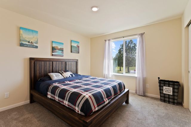 27907 N Bruce Rd, Chattaroy, WA 99003