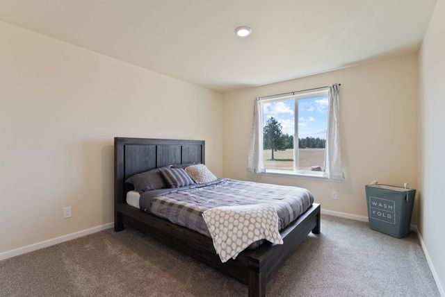 27907 N Bruce Rd, Chattaroy, WA 99003