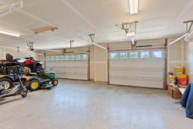 27907 N Bruce Rd, Chattaroy, WA 99003