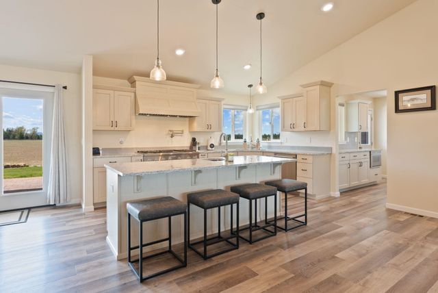 27907 N Bruce Rd, Chattaroy, WA 99003