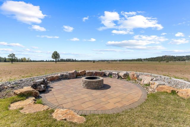 27907 N Bruce Rd, Chattaroy, WA 99003