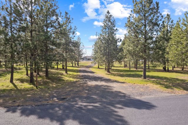 27907 N Bruce Rd, Chattaroy, WA 99003