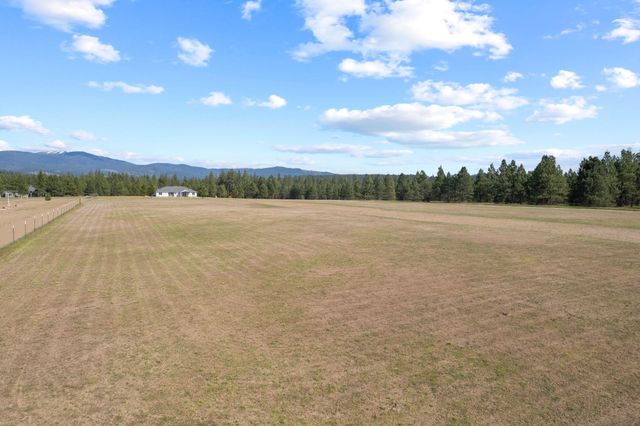 27907 N Bruce Rd, Chattaroy, WA 99003