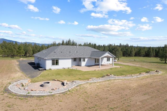 27907 N Bruce Rd, Chattaroy, WA 99003