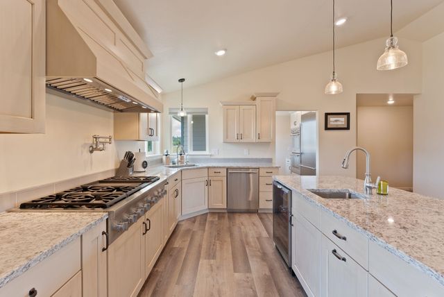 27907 N Bruce Rd, Chattaroy, WA 99003