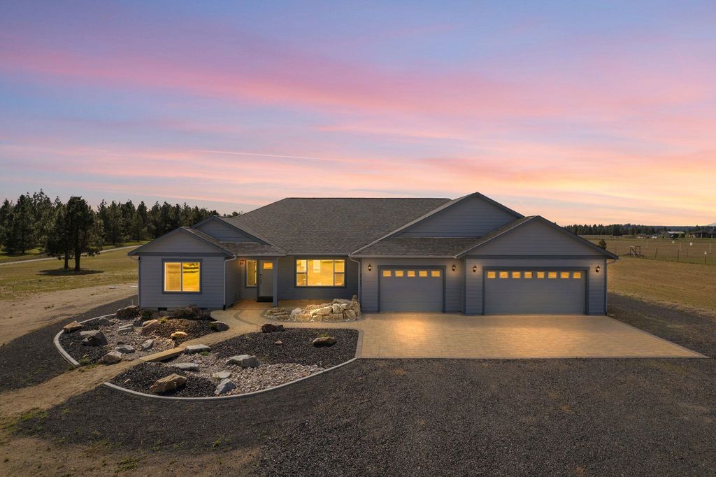 27907 N Bruce Rd, Chattaroy, WA 99003